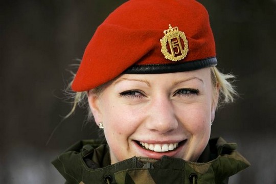 девушка - солдат Норвегия