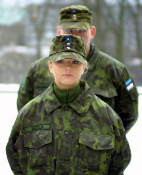 девушка - солдат Эстония