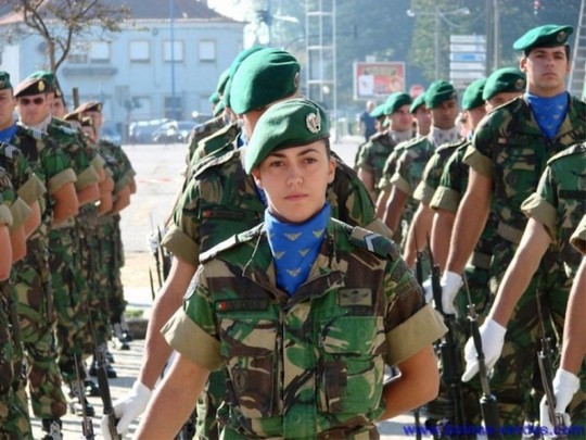 девушка - солдат Португалия