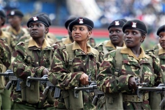 девушка - солдат Кения